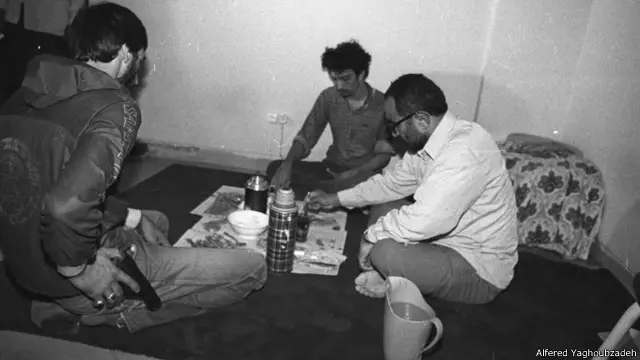 طبق قوانین بین المللی حمله به موازین و تضمین های بنیادین برخورداری از محاکمه عادلانه به هیچ وجه نمی تواند تحت عنوان مبارزه با تهدیدهای امنیتی و خطر ناشی از گروههای "ضد انقلابی" توجیه شود./ اسدالله لاجوردی دادستان انقلاب در زندان اوین 