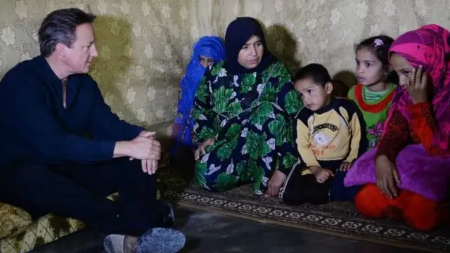 ديفيد كاميرون زار لاجئين سوريين في أحد المخيمات في لبنان الشهر الماضي
