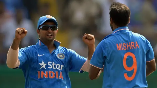 گجرات کے شہر راجکوٹ میں بھارت اور جنوبی افریقہ کے درمیان ہونے والے اس میچ میں رخنہ اندازی کے خدشات کے سبب سکیورٹی کے سخت انتظامات کیے گئے ہیں