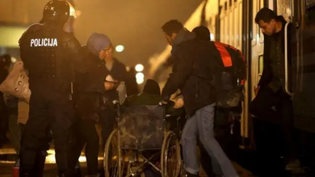 سلوفينيا رفعت درجة تأهب الجيش لمساعدة الشرطة في مواجهة تدفق اللاجئين العابرين نحو ألمانيا والنمسا 