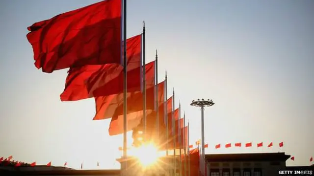 Pertumbuhan sebesar 6.9% ini juga dibawah target yang dipatok pemerintah Cina sebesar 7%.