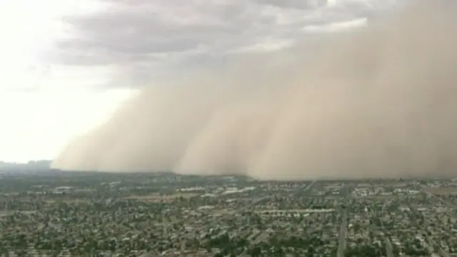 عاصفة ترابية