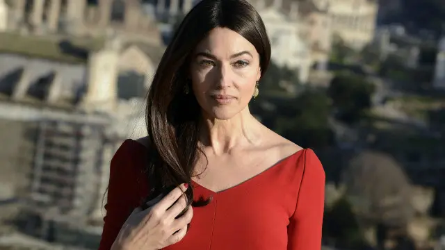  فلم میں شائقین کی توقع کے مطابق ہر طرح کے کلاسیکل عناصر کے ساتھ ساتھ حیرت انگیز افتتاحی حصہ شامل ہے