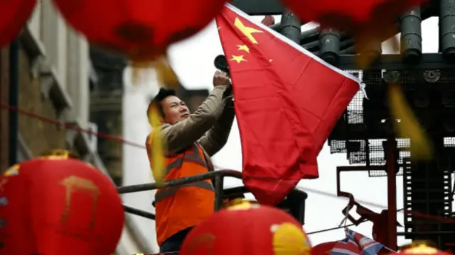 صدر شی جِن پنگ کے پہلے دورۂ برطانیہ کے موقعے پر ان کے لیے سرخ قالین بچھایا جا چکا ہے