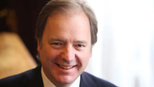 英国外交及联邦事务部次官施维尔在英国外交部主持外国媒体吹风会