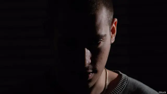 Человек во тьме