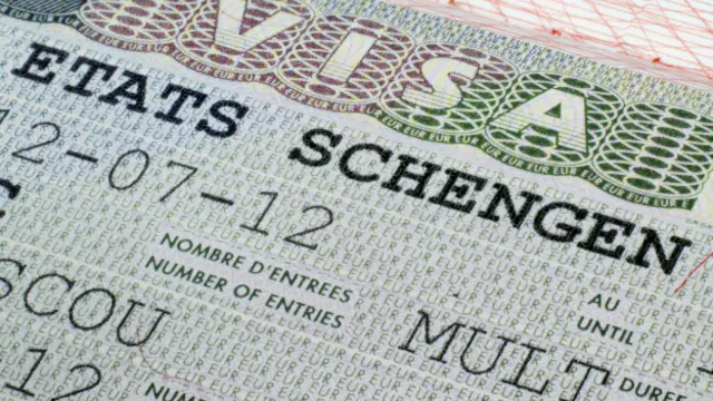 Prancis membekukan partisipasi dalam kesepakatan Schengen usai serangan di Paris.