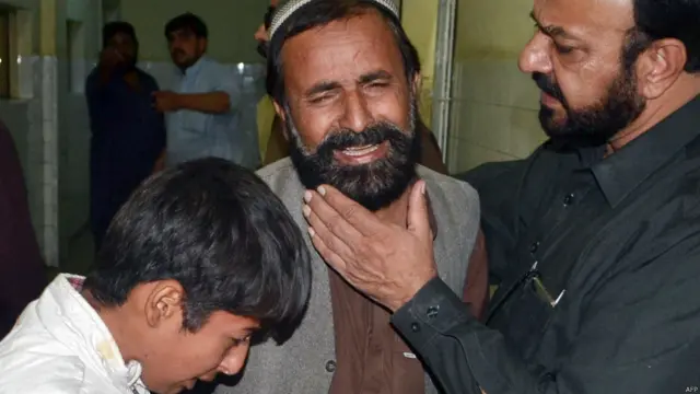 بس میں دھماکے میں زخمی ہونے والوں کی تعداد 15 بتائی گئی ہے۔ 