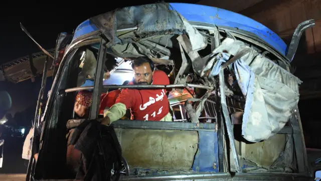 دھماکہ کوئٹہ شہر سے سریاب جانے والی ایک لوکل بس میں ہوا۔