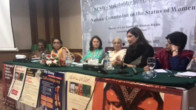 پاکستان میں تیزاب کے حملوں پر کڑی سزائیں دینے سے متعلق سنہ 2011 میں ایک قانون منظور کیا گیا تھا