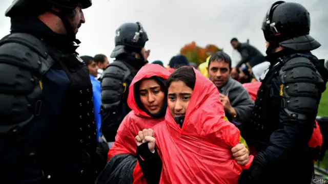 بہت سارے تارکین وطن کوئشیا اور سلوینیا کی سرحد پر محصور ہو کر رہ گئے تھے