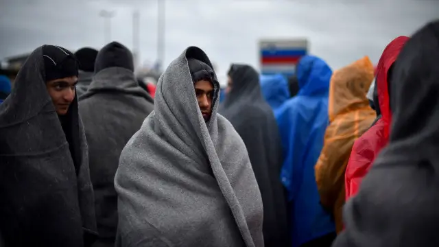 پانچ ہزار سے زیادہ پناہ گزین انتہائی خراب حالات میں پیر کو کروئیشیا اور سلووینیا کے سرحدی علاقے میں پھنسے ہوئے تھے