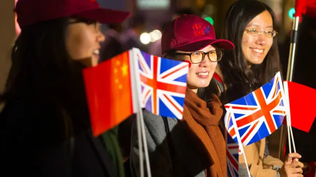 華人在倫敦歡迎習近平