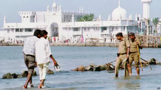 मुंबई की हाजी अली दरगाह.