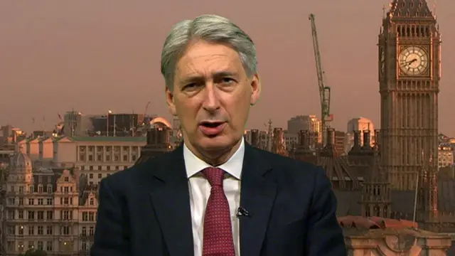 هاموند يقول إن بلاده تعمل مع مصر على وضع خطة دائمة