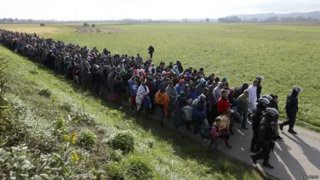 प्रवासी