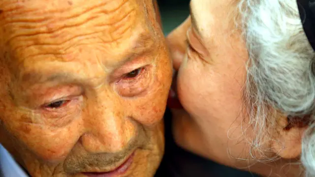 Lee Jeong-suk dan Ri Hung Jong