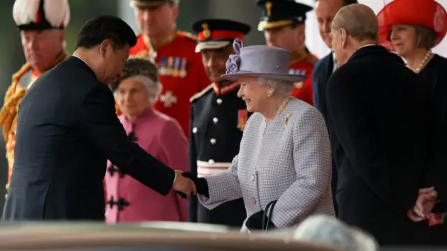 Xi Jinping dan Ratu Elizabeth II