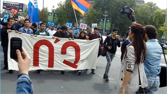 Bir sıra siyasi və ictimai təşkilat konstitusiya dəyişikliyi əleyhinə "Yox!" və "Keçməyəcək!" ictimai hərəkatı ilə birgə təbliğata qatılıb.