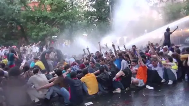 Ermənistan Prokurorluğu kütləvi aksiyalarda xüsusi fəallıqla seçilən gənclərə qarşı ləğv edilmiş cinayət işlərini yenidən gündəmə gətirib.