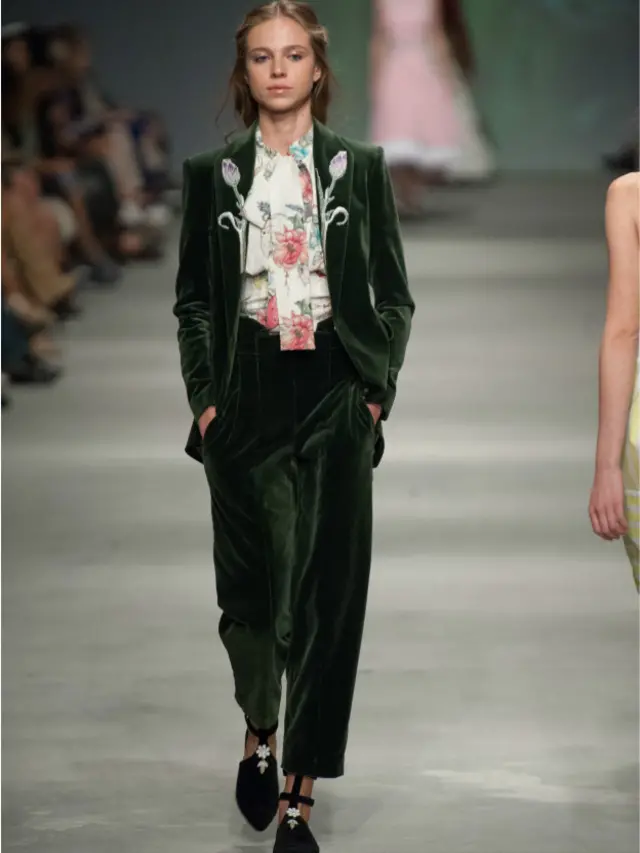 Костюм Навроцької