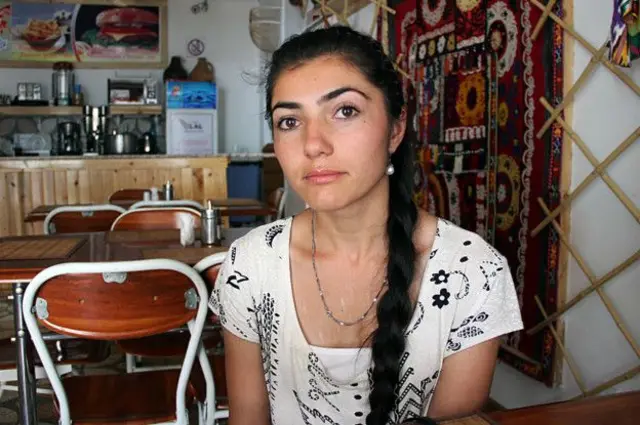 Mərzinə Tayqunşoyeva Xoroqdandır. Onun qohumları Rusiyaya işləməyə gediblər.