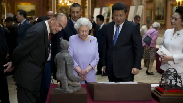 Королева, принц Чарльз и Си Цзаньпин