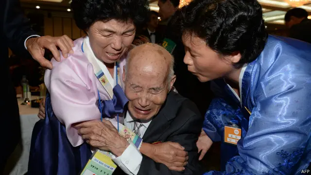 第20次韩朝离散家属会晤，亲人重逢相对而泣