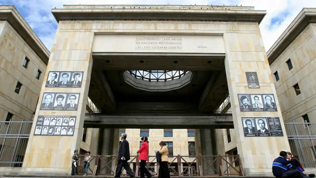 Una treintena de guerrilleros del Movimiento 19 de Abril (M-19) tomó por la fuerza el Palacio de Justicia el 6 de noviembre de 1985. 