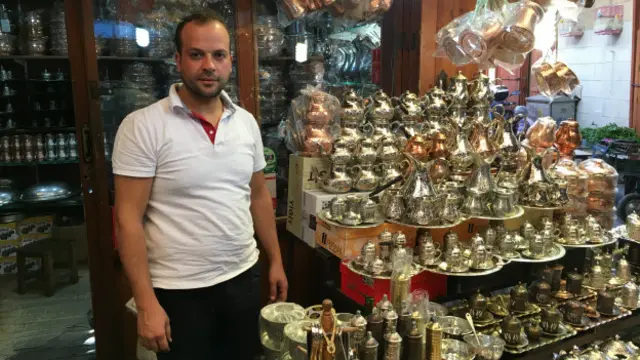 Niyazi İncenacar, oyunu 'İstikrar getirecek' dediği AKP'ye vereceğini söylüyor. 