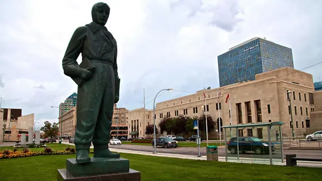 Памятник Уильяму Стивенсону в Виннипеге