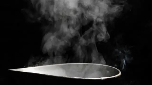 Cacuela con agua hirviendo