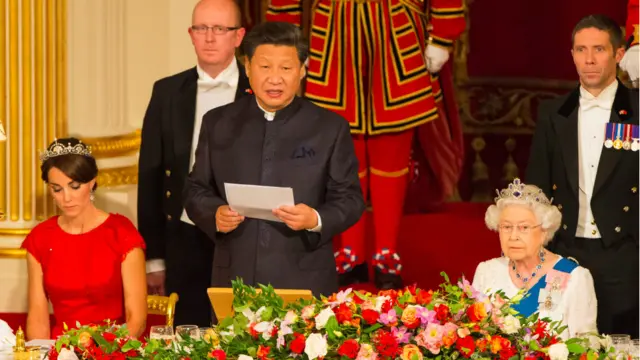 Си Цзиньпин выступает на обеде