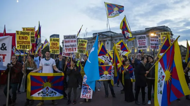 Демонстрация у Букингемского дворца