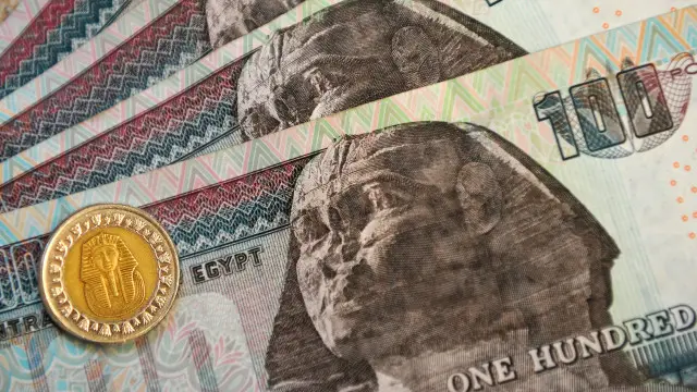 تراجع قيمة الجنية وسط تكهنات عن امكانية تحرير سعره