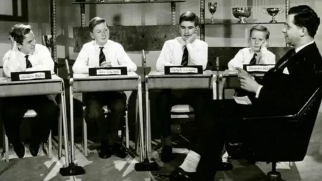 在上個世紀50-60年代,這種擇優分類教育體系受到很大質疑,反對者認為它加深了英國的階級分化和中產階級的特權。