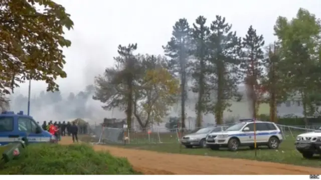 स्लोवेनिया में कैम्प जलाए