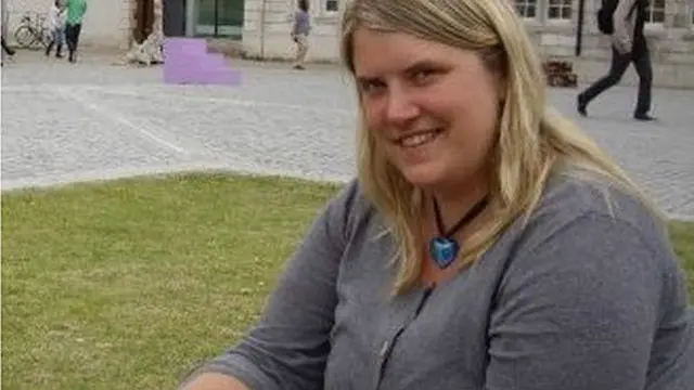 Alice Evans, fotógrafa, realizadora de video y enferma de esquizofrenia