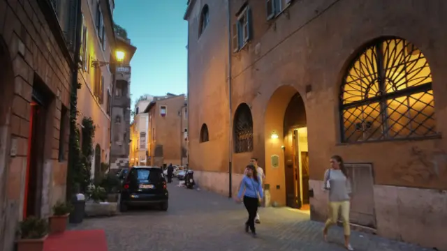 A Casa di Santa Francesca Romana é uma organização católica que oferece quartos de hospedagem por 90 euros