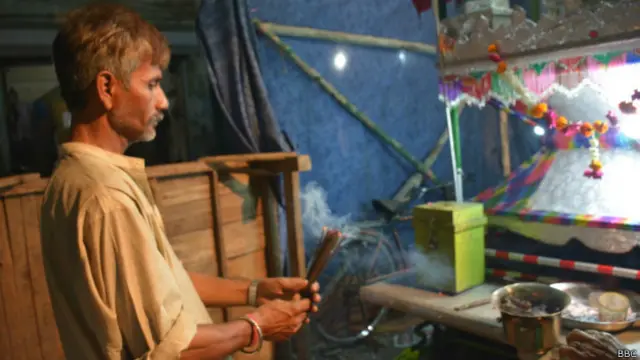 دس محرم کے بعد تعزیے کو مری ماتا مندر کے احاطے کے ایک کونے میں رکھ دیا جاتا ہے