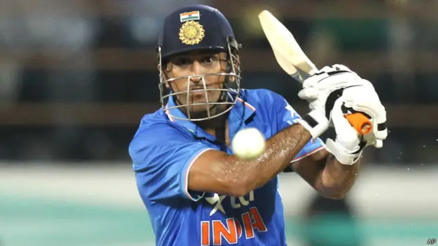 महेंद्र सिंह धोनी भारत के कप्तान