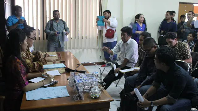 Sekjen Aliansi Jurnalis Independen (AJI) Indonesia, Suwarjono menganggap, tindakan penarikan majalah Lentera merupakan "cara-cara kuno dan Orba".