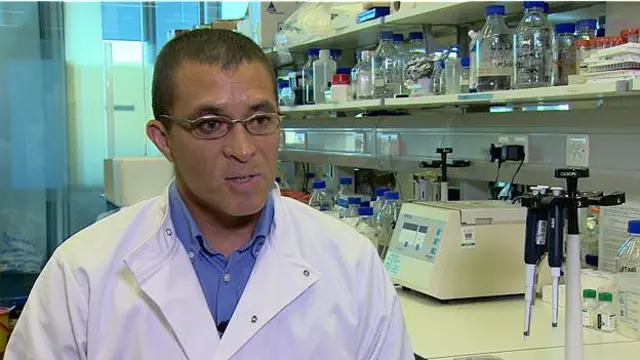 El doctor Tilo Kunath, investigador sobre el Parkinson en la facultad de biología de la Universidad de Edimburgo