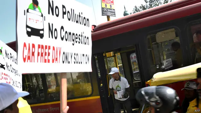 اندازاً 84 لاکھ گاڑیاں ہر روز دہلی کی سڑکوں سے گزرتی ہیں