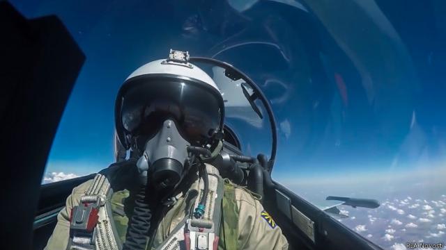 Российский пилот во время боевого вылета в Сирии