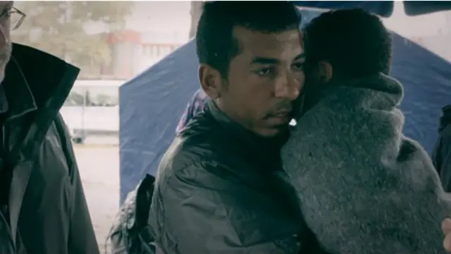 هذا الرجل شُوهد وهو يحمل عزام في صربيا ، ثم أخذه معه لاحقا.