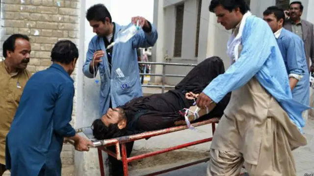 د عیني شاهدانو په وینا چاودنه هغه مهال رامنځته شوه چې جومات کې خلک په لمانځه ولاړ وو.