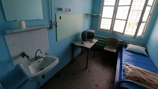 Paula Bridges, directora de comunicación de la oficina del sheriff del condado de Wayne, asegura que hacen "todo lo posible" para cubrir las necesidades de los presos tanto sanitarias como de alimentación.