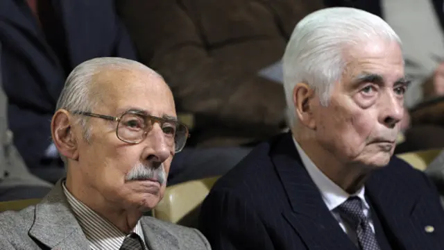 Jorge Rafael Videla y Luciano Benjamín Menéndez durante su juicio.