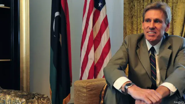 خانم کلینتون گفت من از کریس استیونز، خواستم به لیبی برود و بعد از حمله شاهد تابوتش بودم